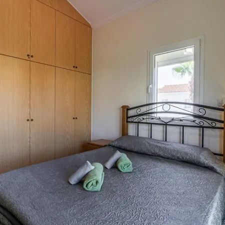 Melania - Garden Haven Near Coral Bay *