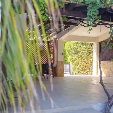 Melania - Garden Haven Near Coral Bay Peyia