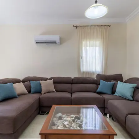 Melania - Garden Haven Near Coral Bay *