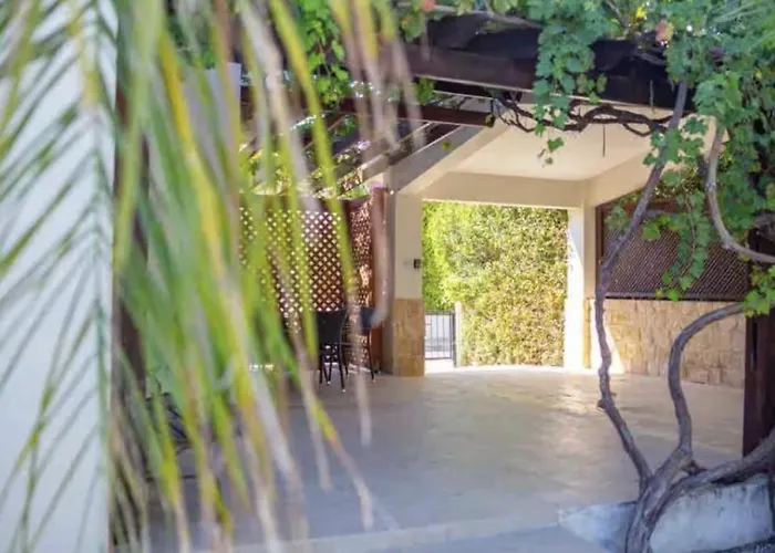 Melania - Garden Haven Near Coral Bay Pegeia