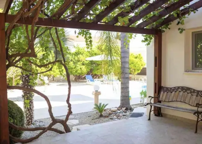 Melania - Garden Haven Near Coral Bay * Pegeia