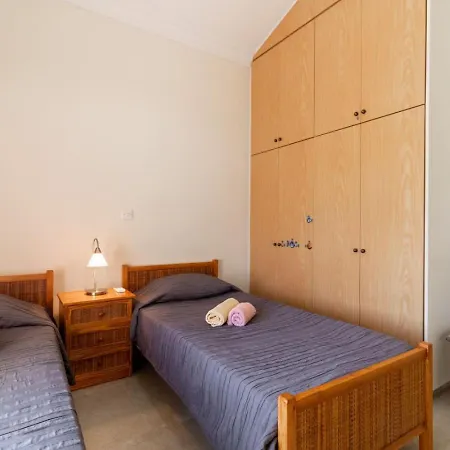 Melania - Garden Haven Near Coral Bay *