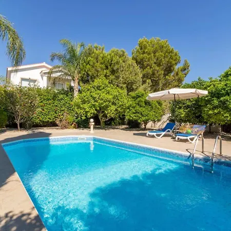 Melania - Garden Haven Near Coral Bay *