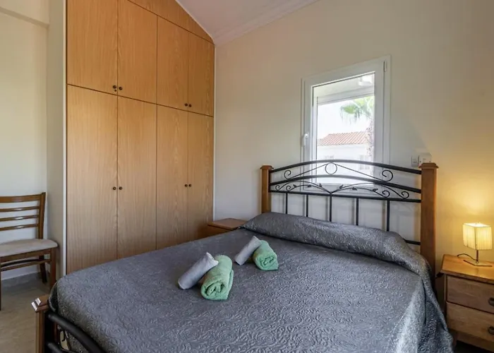 Melania - Garden Haven Near Coral Bay *