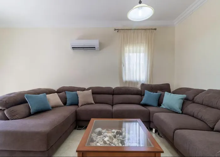 Melania - Garden Haven Near Coral Bay *