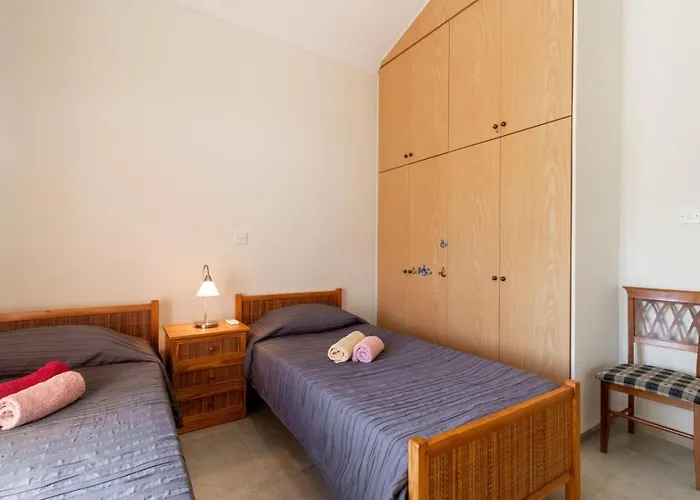 Melania - Garden Haven Near Coral Bay *