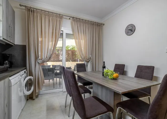 Casa vacanze Melania - Garden Haven Near Coral Bay Peyia