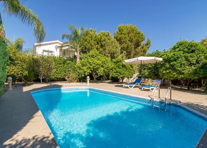 Melania - Garden Haven Near Coral Bay *